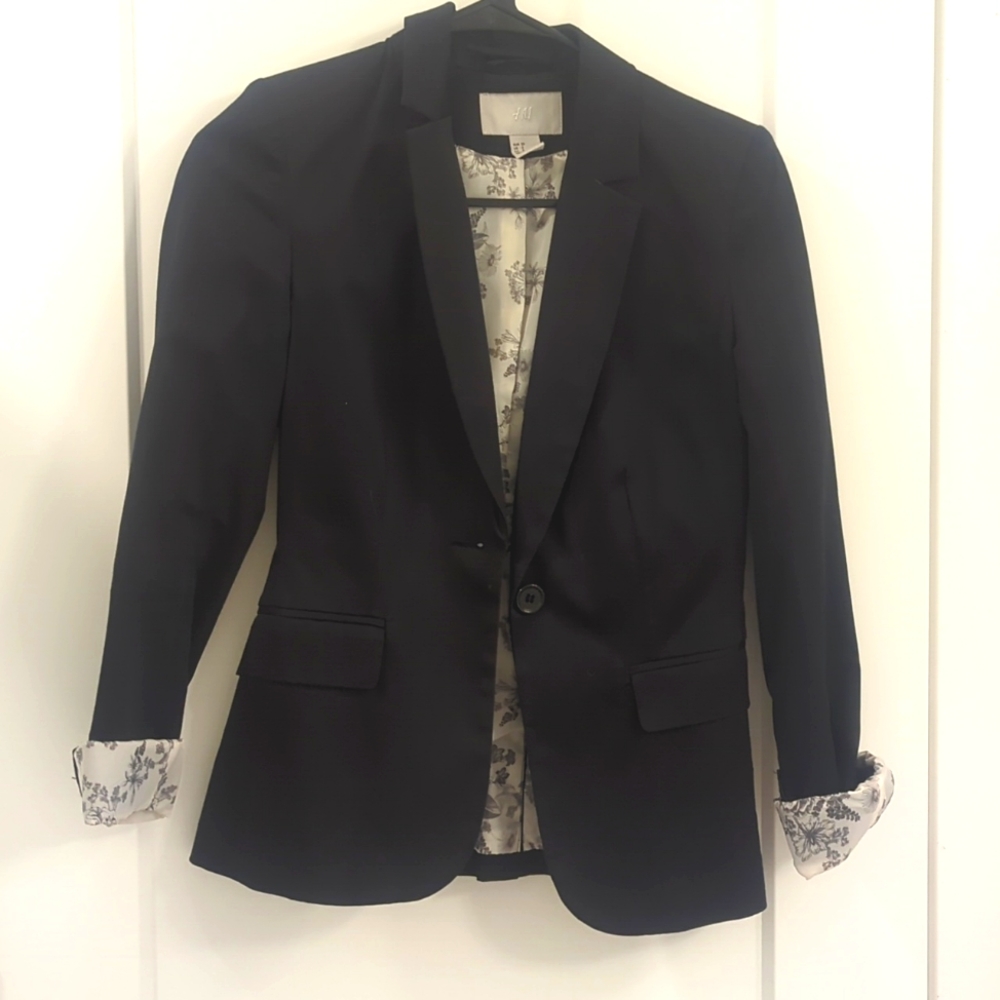 H&M | black blazer MINT condition with contrast silk floral lining